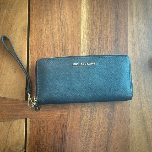 Michael Kors Black Zip-Around Wallet - Picture 1 of 3